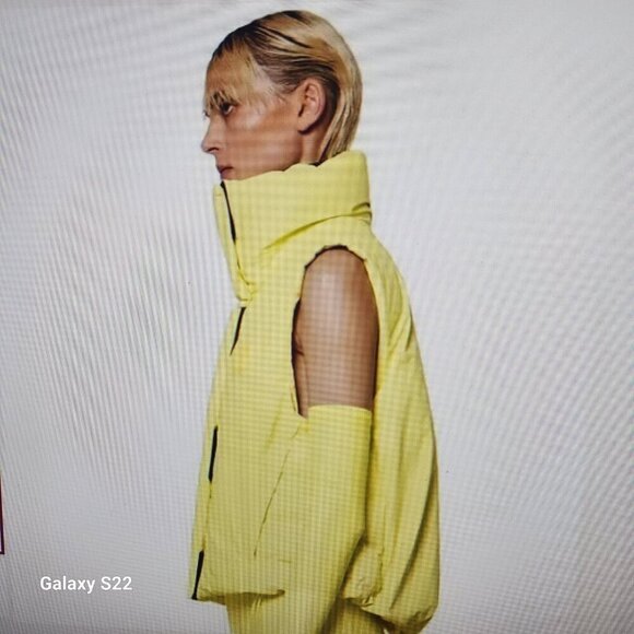 NWT Rains Womens Loop Vest In Color Straw. Size Medium - Picture 4 of 7